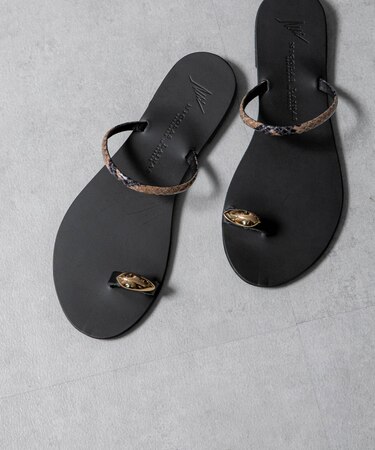 NICOLAS LAINAS/別注 メタルパーツ フラットサンダル