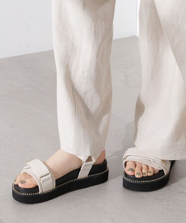 ベルトプラットフォームサンダル