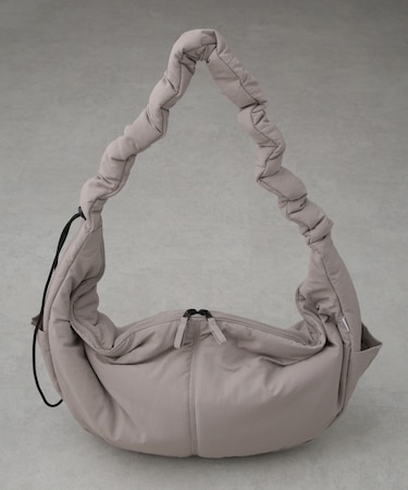 「NJ／CLUB」中綿ハーフムーンショルダーバッグ