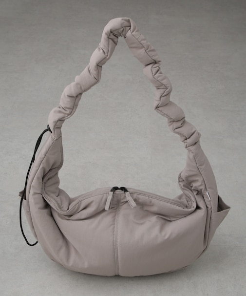 「NJ／CLUB」中綿ハーフムーンショルダーバッグ