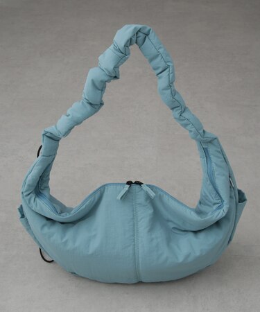 「NJ／CLUB」中綿ハーフムーンショルダーバッグ