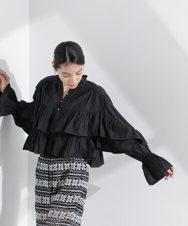 Sara mallika／COTTON VOLUMEFRILL SHORTBLOUSE
