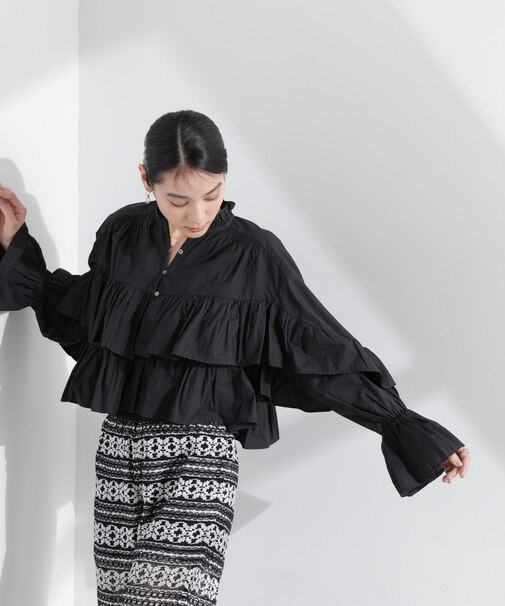 Sara mallika／COTTON VOLUMEFRILL SHORTBLOUSE
