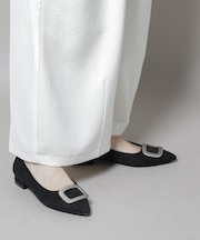 ポインテッドトゥバックルフラットパンプス