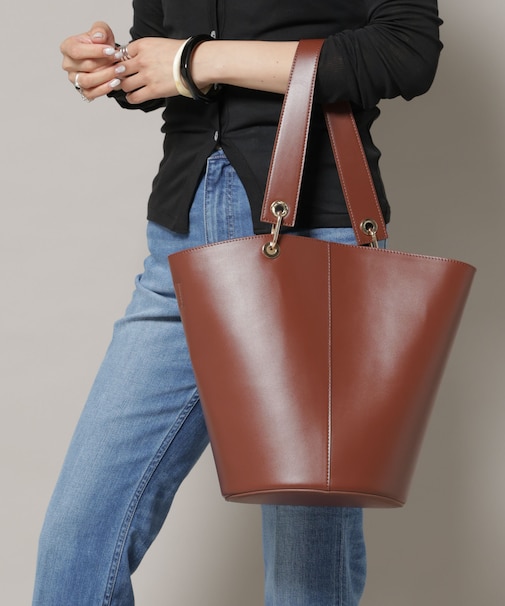 アシンメトリーハンドルバケツトート