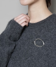 オーバルブローチ