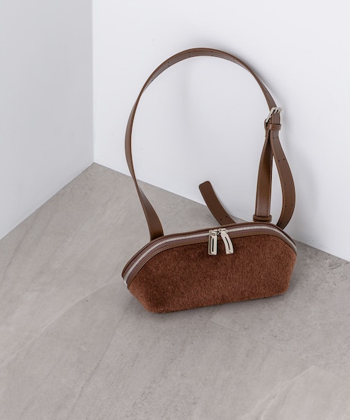 ADD CULUMN／FIGRE BODYBAG HAIR CALF