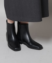 スクエアトゥフラットブーツ