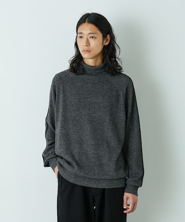 ｢HOTEL PALACE｣ ショルダーデザインステッチタートルネックニット