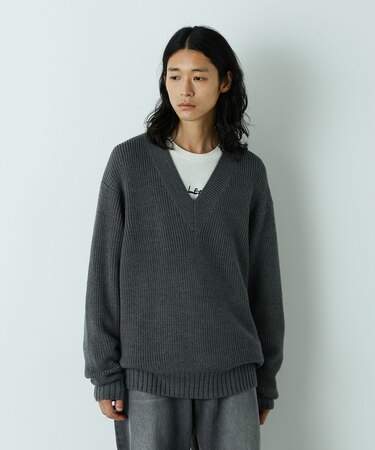 ｢HOTEL PALACE｣  ディープVネックミドルゲージニット