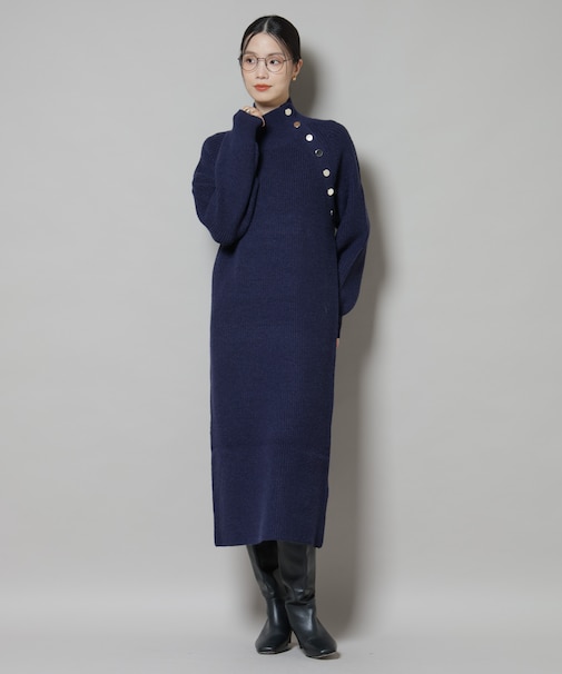 釦ディティールニットワンピース