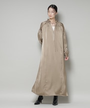 シャーリングギャザースリーブサテンマキシワンピース