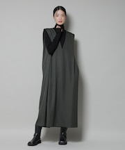 ショルダータックVネックワンピース