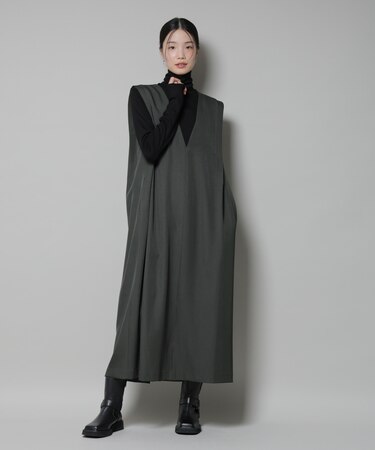 ショルダータックVネックワンピース