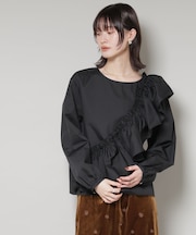 斜めフリルプルオーバーブラウス
