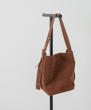 AULENTTI／スエードワンショルダーバッグ