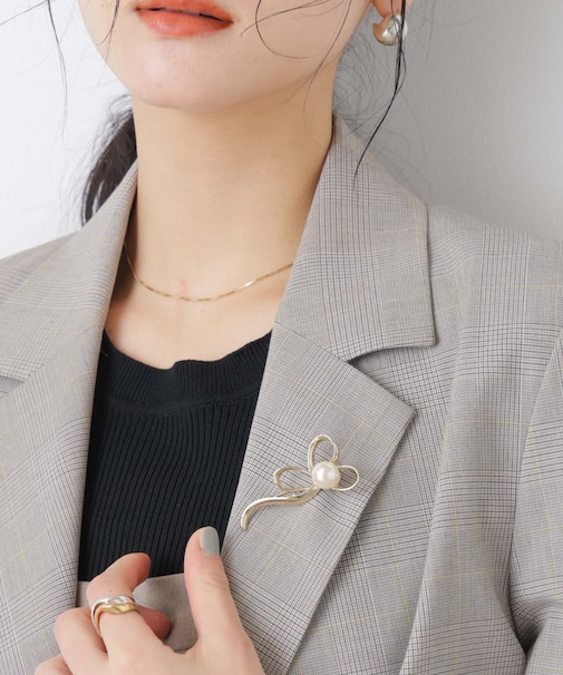 フェイクパールリボンブローチ