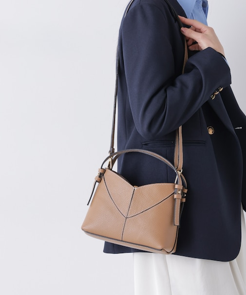 AULENTTI／レザーステッチショルダーバッグ