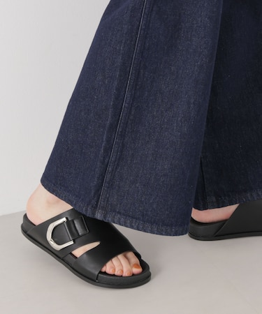 バックルモチーフカバーサンダル