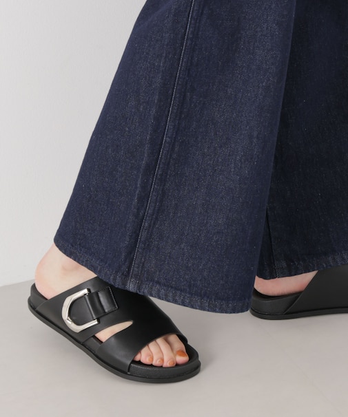 バックルモチーフカバーサンダル