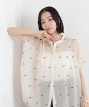 小花柄エンブロイダリーシアーワイドブラウス