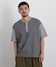 グレー