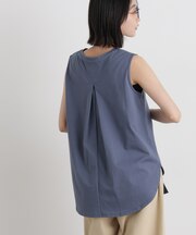 バックタックラウンドヘムノースリーブカットトップス