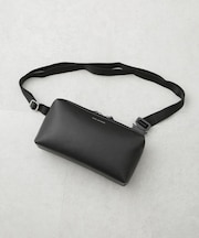 フェイクレザーボディーバッグ