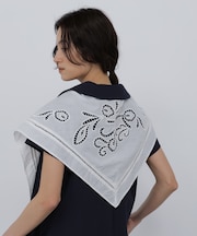 カットワーク刺繍トライアングルスカーフ