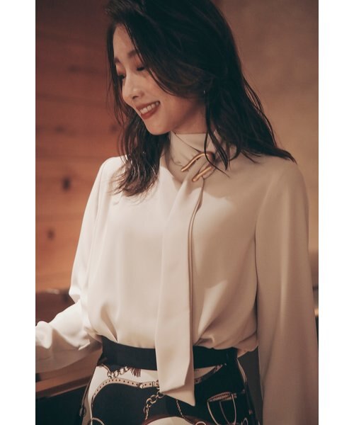 【新品】ピンキー＆ダイアン◆冨張愛コラボ クラッシュメタルブローチブラウス 34 冨張愛コラボ]クラッシュメタルブローチブラウス｜ピンキーアンド