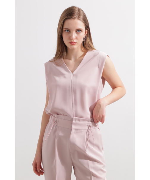 ◆バックボタンブラウス