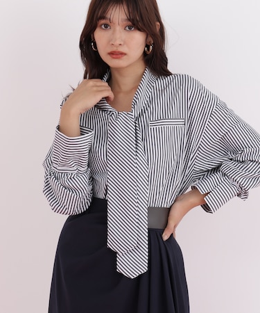 ストライプタイネックシャツ