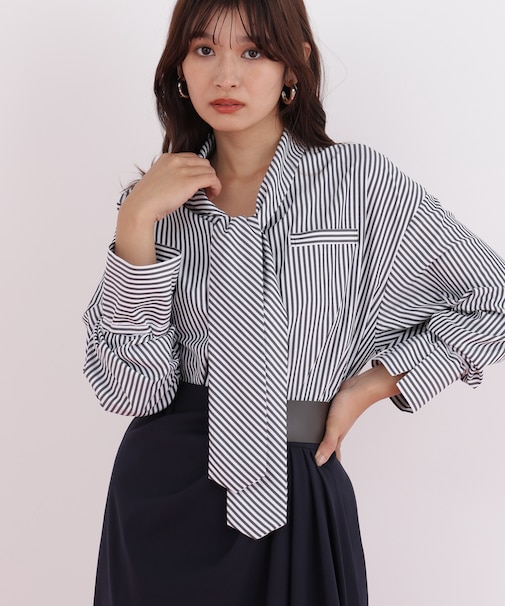 ストライプタイネックシャツ