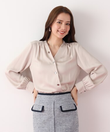 Ｖネックボタンブラウス