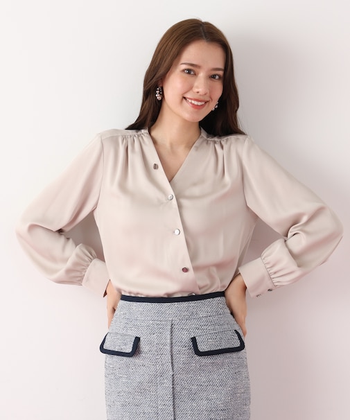 Ｖネックボタンブラウス