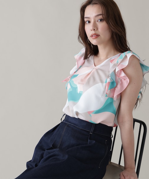 シェードリーフプリントＶネックブラウス