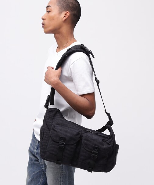 《直営店限定》REFLECT RIP BOAT SHAPED SHOULDER BAG ／ リフレクト リップ 舟形ショルダーバッグ