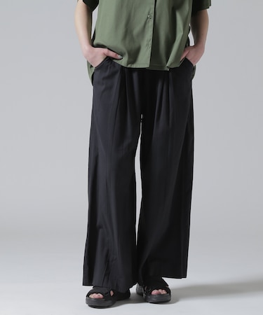 BOX PLEATS RELAX PANTS／ボックスプリーツ リラックスパンツ
