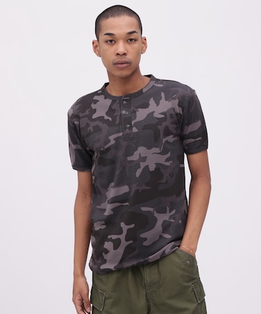 《WEB限定》《DAILY／デイリー》 RIB S／S HENLEY NECK T-SHIRT CAMOUFLAGE