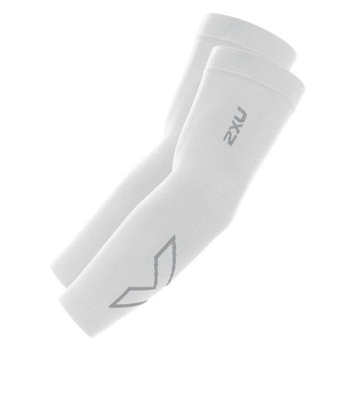 ツー・タイムズ・ユー（2XU）フレックスラン コンプレッション アームスリーブ UA4009A-WHT/GRY