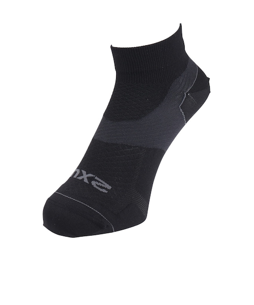 ツー・タイムズ・ユー（2XU）靴下 ベクター ウルトラライト1/4 クルー コンプレッションソックス UA7028E-BLK/BLK