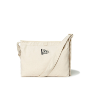 ニューエラ（NEW ERA）バック キャンバスショルダーバッグ 8L フラッグロゴ アイボリー 14521355 シンプルカジュアル