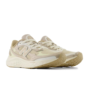 ニューバランス（new balance）スニーカー スポーツシューズ フレッシュフォーム アリシ v4 TIRALUX ベージュ WARISTG4D