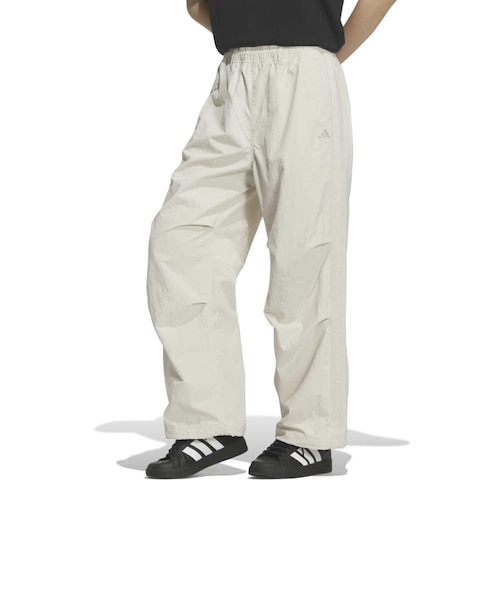 アディダス（adidas）ルーズフィット ストレートレッグ オープンヘム