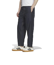 アディダス（adidas）ライト ストレッチ デニム レギュラーフィット テーパードレッグ パンツ VX987-KU6391