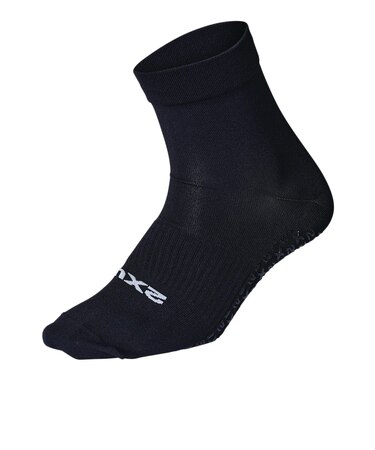ツー・タイムズ・ユー（2XU）靴下 パフォーマンスクルーグリップソックス UQ7356E-BLK/WHT