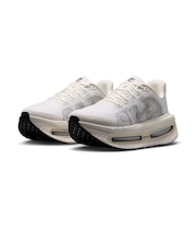 ナイキ（NIKE）ランニングシューズ ジョギングシューズ ボメロ プレミアム ESS IQ8102-101