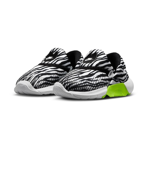 ナイキ（NIKE）ジュニアスニーカー スポーツシューズ スウッシュ ゴー AOP TD ブラック ホワイト IV5719-100 スポーツ カジュアル シューズ