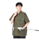 カーキ