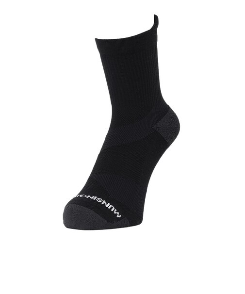 マンシングウエア（MUNSINGWEAR）ミドル丈ソックス MoveSox Arch Spiral MG6FSO06M BK00